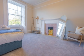 4 bedrooms, iron/ironing board, free WiFi, bed sheets