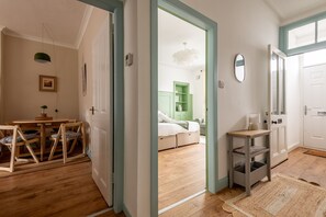 2 habitaciones, tabla de planchar con plancha y wifi gratis 