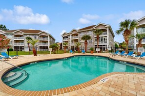 Pool - Magnolia Place condo located on the top floor with balcony views (Myrtle Beach)