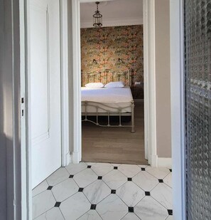 2 bedrooms, iron/ironing board, travel cot, free WiFi - PANORAMIC SEA VIEW | Luxury Design for 4 | DOWNTON ABBEY Style (Nice)