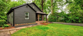 Deacon Stays: The Brookwood - Walk to The Grounds