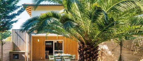 تناول الطعام بالخارج