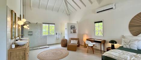 4 bedrooms, in-room safe, desk, iron/ironing board