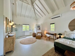 4 bedrooms, in-room safe, desk, iron/ironing board