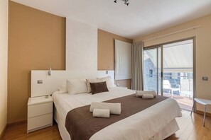 Vil·la Deluxe, vistes al turó | Cortines opaques, planxa i posts de planxar i wifi gratuïta