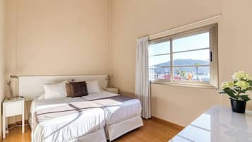 Deluxe-Villa, Hügelblick | Verdunkelungsvorhänge, Bügeleisen/Bügelbrett, kostenloses WLAN