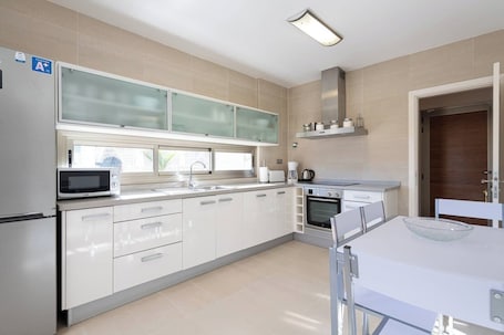 Deluxe Villa, Hill View | Private kitchen