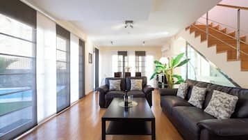 Villa Deluxe, vista a la colina | Área de sala de estar