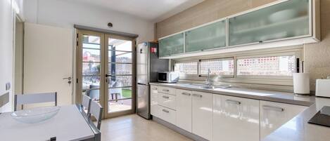 Deluxe Villa, Hill View | Private kitchen