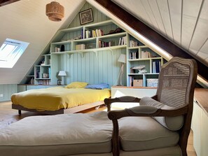 3 bedrooms, desk, free WiFi, bed sheets