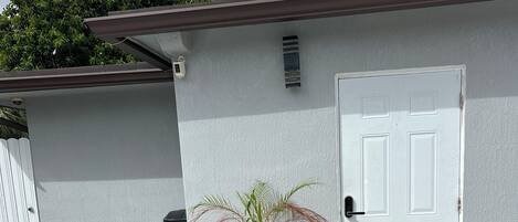 المنطقة المحيطة بالمنشأة