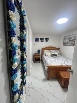 1 غرفة نوم ومكواة/لوح كي وواي فاي وملاءات أسرّة