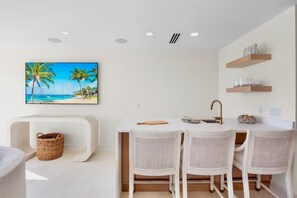 Interior - Siesta Beachfront Paradise - Infinity Pool & Spa! (Sarasota)