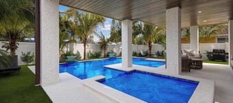 Majestic Summer - Brand New Home Anna Maria Island