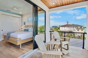 8 bedrooms, WiFi, bed sheets