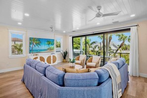 TV - Between the Waves - Siesta Key Luxury Home (Siesta Key)