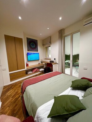 2 bedrooms, desk, iron/ironing board, travel cot