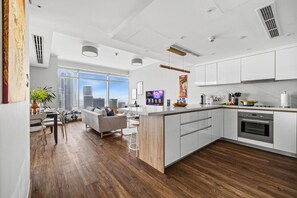 Kühlschrank, Mikrowelle, Geschirrspüler