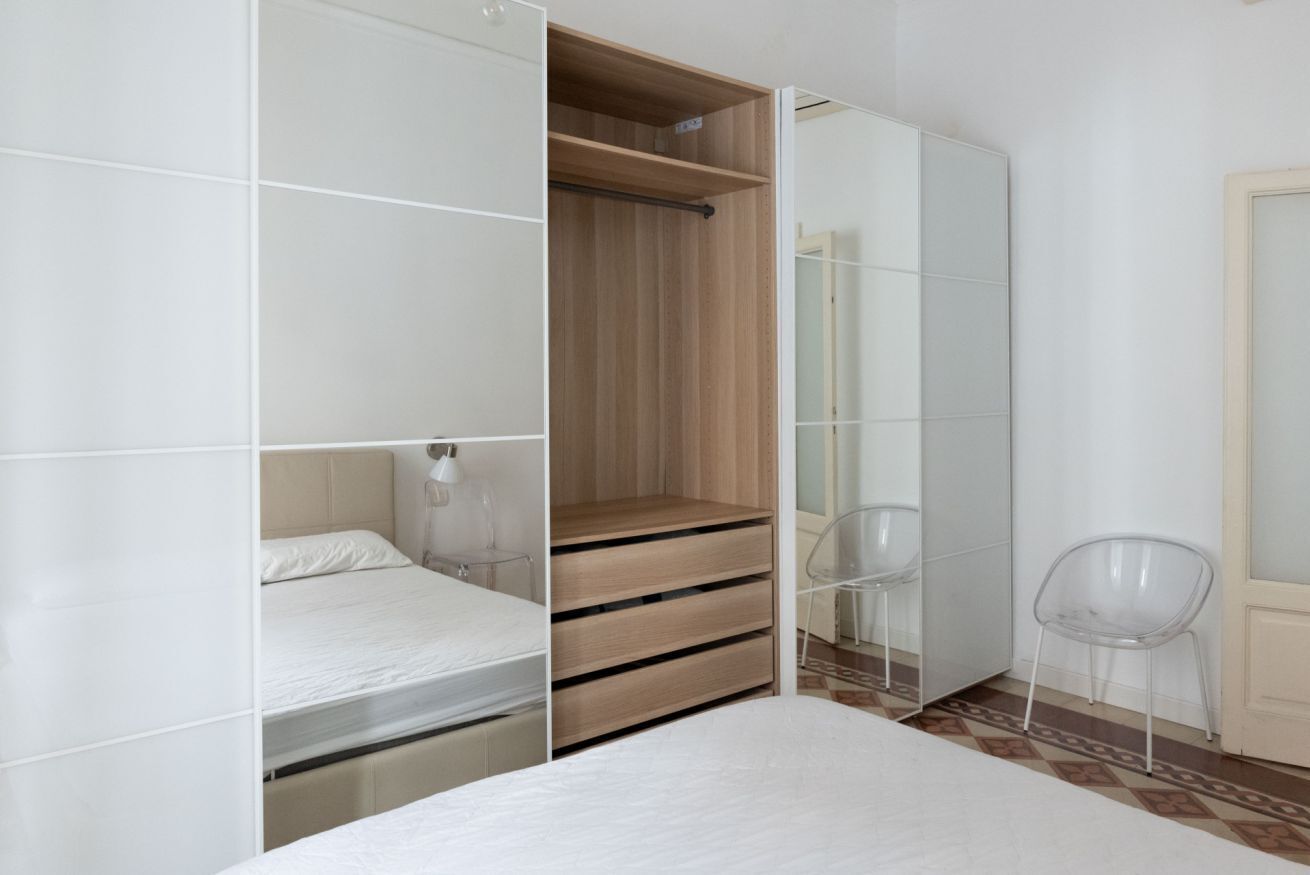 1 slaapkamer, een strijkplank/strijkijzer