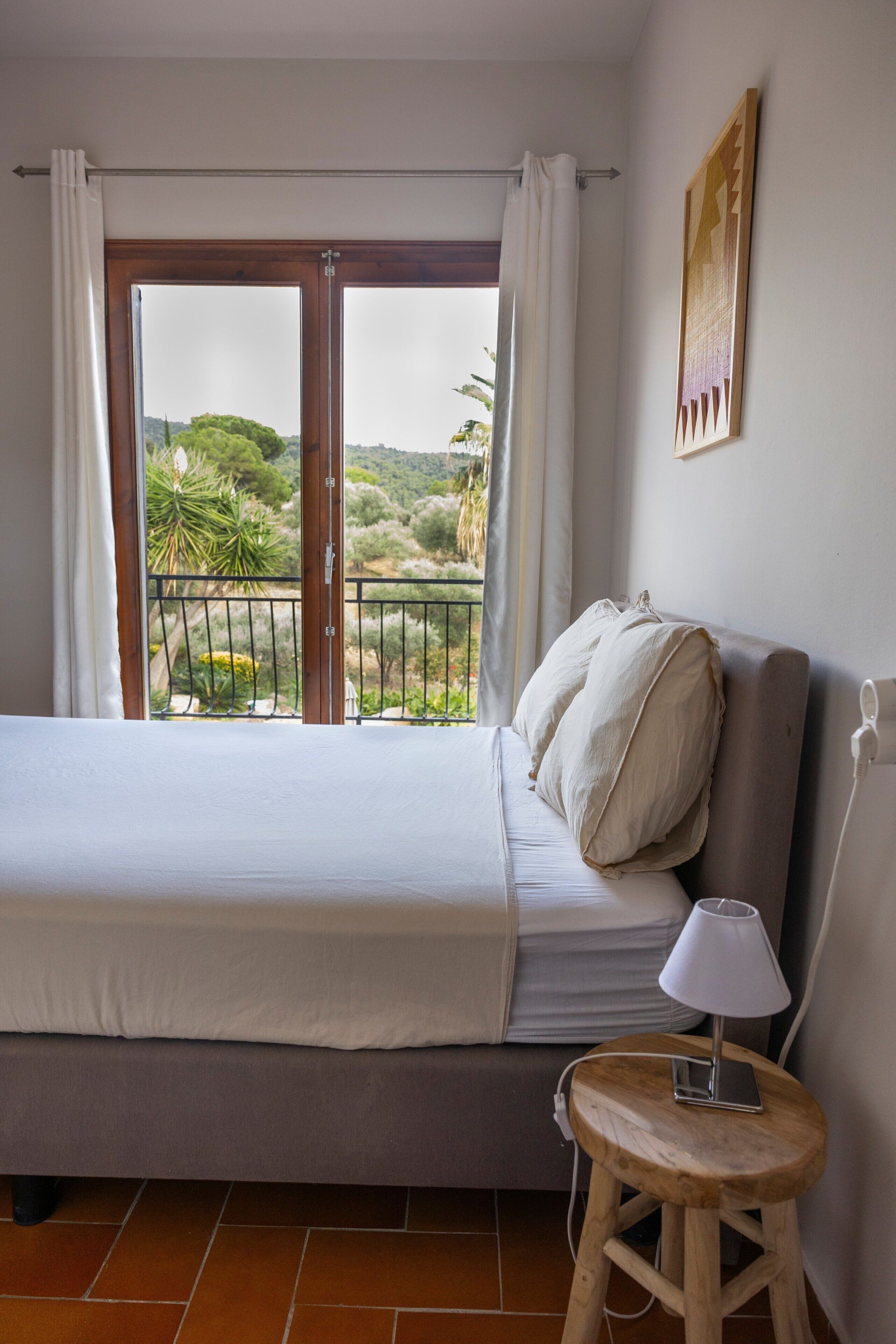 6 bedrooms, WiFi, bed sheets