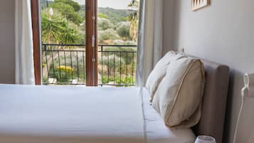 6 bedrooms, WiFi, bed sheets