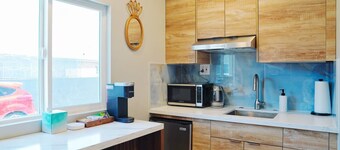 Urban Escape, Small Private Condo Near SF 22421A
