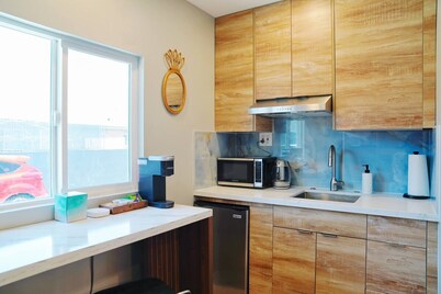 Urban Escape, Small Private Condo Near SF 22421A