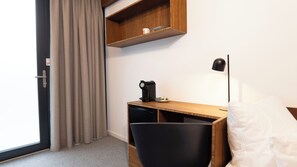 Laptop workspace, free WiFi