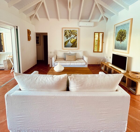 TV - VILLA LAUCALY ORIENT BAY (saint martin)