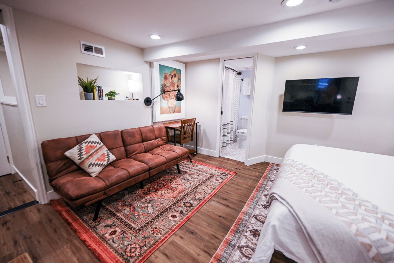 Skrivebord, strygejern/strygebræt, weekendseng, gratis Wi-Fi