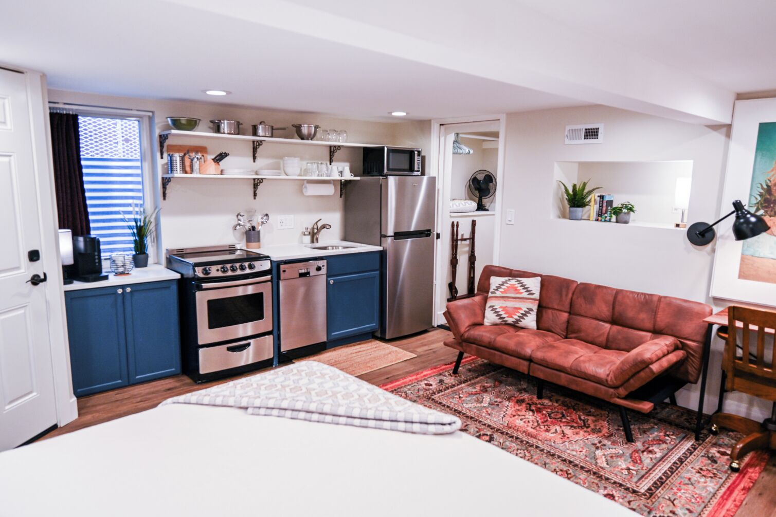 Schreibtisch, Bügeleisen/Bügelbrett, Reisekinderbett, kostenloses WLAN