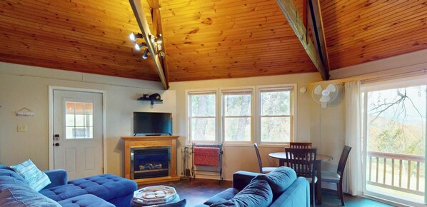 Smart TV - Slopesider 14A • Ski-In/Ski-Out • Mountain Hub (Sugar Mountain)