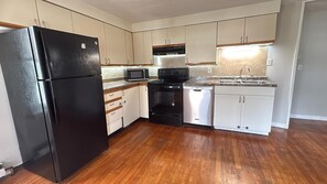 Mikrowelle, Ofen, Herdplatte, Geschirrspüler