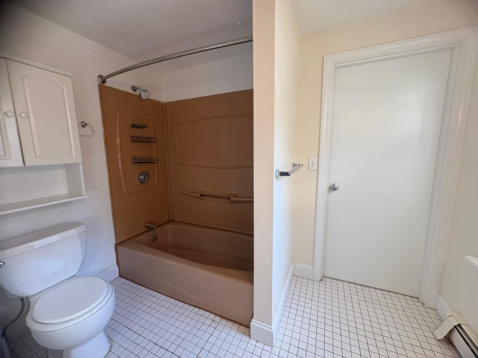 Secadora de cabello, toallas, jabón 