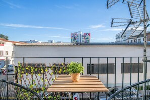 Outdoor dining - Apartment 'La Perla De Ronda' with Balcony, Wi-Fi and Air Conditioning (Ronda)