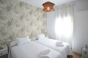 3 bedrooms, iron/ironing board, WiFi, bed sheets - Apartment 'La Perla De Ronda' with Balcony, Wi-Fi and Air Conditioning (Ronda)