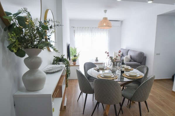 Dining - Apartment 'La Perla De Ronda' with Balcony, Wi-Fi and Air Conditioning (Ronda)