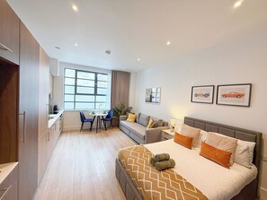 1 habitación, tabla de planchar con plancha, wifi gratis y ropa de cama 