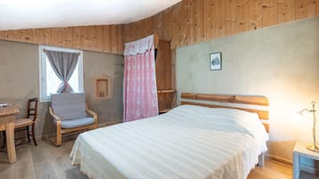 1 bedroom, iron/ironing board, bed sheets