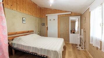 1 chambre, fer et planche Ă repasser, draps fournis