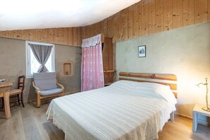 1 chambre, fer et planche à repasser, draps fournis