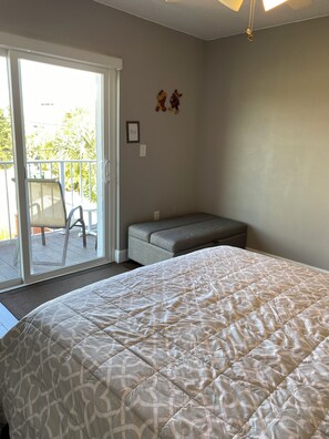3 bedrooms, iron/ironing board, internet, bed sheets