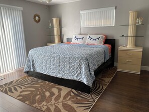 3 chambres, fer et planche à repasser, accès à Internet, literie fournie