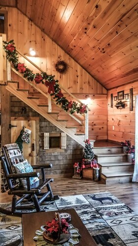 WELCOME SNOWMOBILERS 
Leave right from our Lodge and hit the trails-Dog Friendly