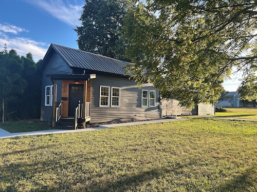 Cozy Tiny House in Scottsburg