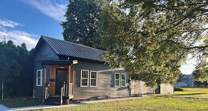 Cozy Tiny House in Scottsburg