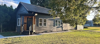 Cozy Tiny House in Scottsburg