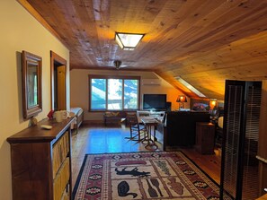 TV, DVD player, ping pong, stereo