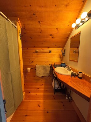 Handtücher, Seife, Shampoo, Toilettenpapier