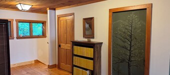 Studio Apartment in Heart of High Peaks - Perfect Basecamp for Hikers!